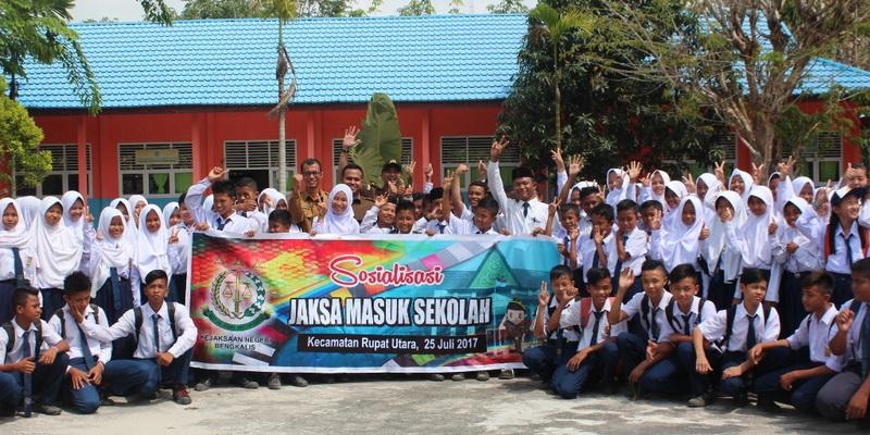 Foto bersama siswa siswi peserta JMS di Kecamatan Rupat Utara 