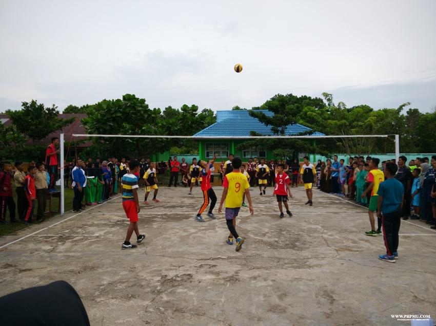 Terlihat Pertandingan Volly Ball Putra